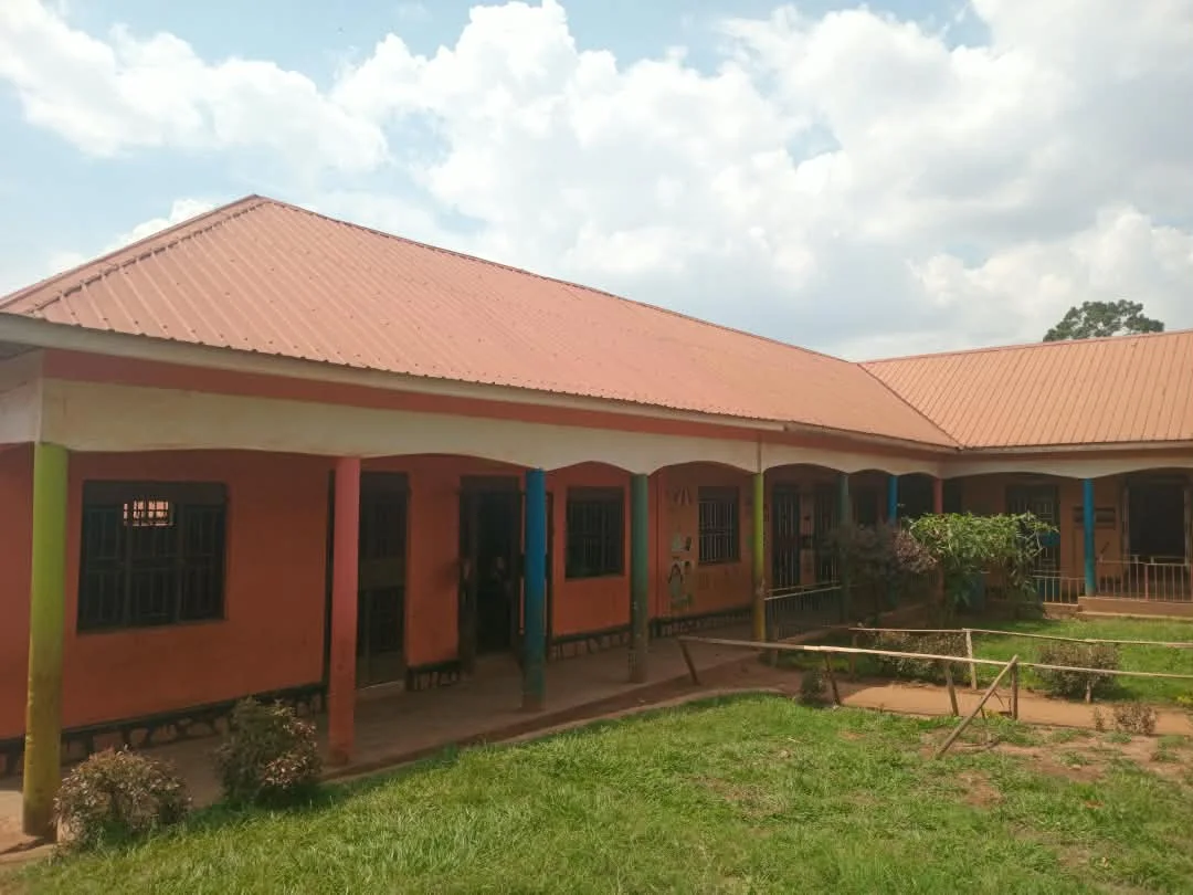 Walkways and garden beds in the Josiana school courtyard